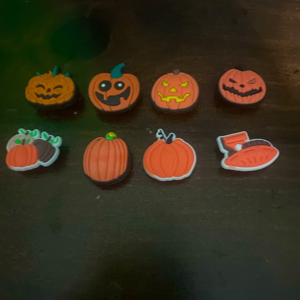 Festive new croc charms x8